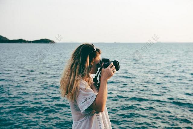 创意 艺术 个性 旅行 旅游 行程 度假 休闲 度假 假日  女孩 少女 姑娘 美丽 海 海水 大海 雨 下雨 惬意 人物 人群 风土人情 工作 职业 职场 商务 女性 女士 美丽 女人