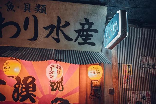 日本夜晚的餐馆背景图片