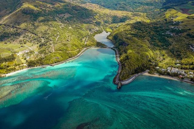 道路 旅途 路途 户外 街道 公路  山 山峰 顶峰 景色   天空  沙滩 海滩 海 海水 大海 山 山峦 山峰