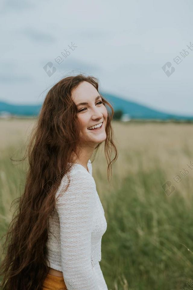 家 家庭 家族 家人 团结 团圆 地球 泥土 草地 操场 山 山峰 顶峰 景色 美女 丽人 优雅 美丽 漂亮 女孩 女人 女性 时尚 流行 个性 城市 头发 毛发 毛 头部 营销 推广 商务 市场 策划 爱情 恋爱 恋人 情人 情侣 浪漫 生日 生辰 节日 诞辰  冒险 探险 远足 度假 旅游 休闲 挑战 极限运动  笑 开怀大笑 兴奋 幸福 快乐 高兴 家庭 甜蜜 微笑 莞尔一笑 甜蜜 女孩 少女 姑娘 美丽 秋天 秋日 全身像  可爱的 活力  一个女人  女性 女士 美丽 女人