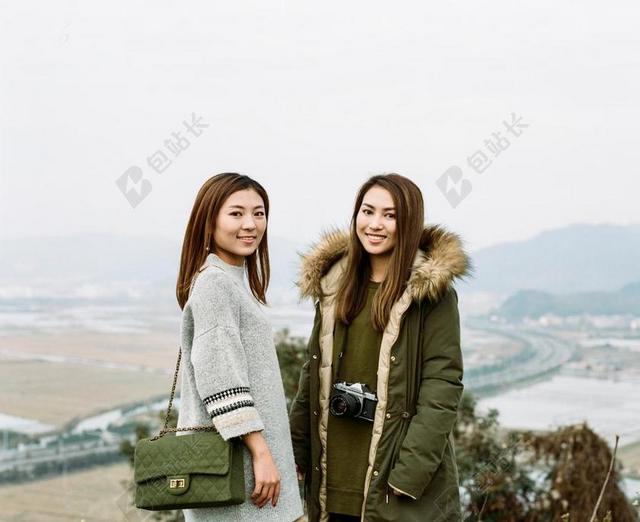 山 山峰 顶峰 景色 冒险 探险 远足 度假 旅游 休闲 挑战 极限运动 肖像 人物特写 画像  女孩 少女 姑娘 美丽 全身像 中国 文化 东方 亚洲 女性 女士 美丽 女人 一个女人 山 山峦 山峰