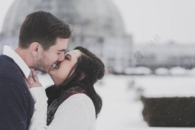 婚礼 喜庆 庆祝 节日 婚姻 爱人 恋人 情侣 爱情 恋爱 恋人 情人 情侣 浪漫 冬季 冬天 新年 可爱的 男士 男性 男人 女性 女士 美丽 女人 一个女人
