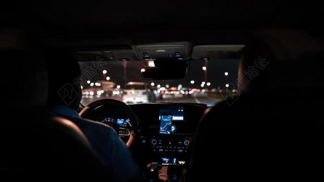 科技 技术 信息科技   汽车 车 小汽车 轿车 跑车  夜晚 晚上 黑夜 黑暗 灯光 霓虹灯  城市 都市 时尚 现代化  道路 旅途 路途 户外 街道 公路 灯光 光线 激光 打火机 旅行 旅游 行程 度假 休闲 度假 假日 室内 室内装修 装潢 艺术设计 家装 家 家园 家居 故乡 美丽 休闲 现代 现代化 流行 窗户