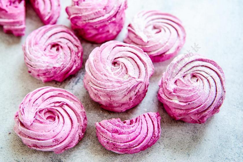 粉色的饼干背景图片