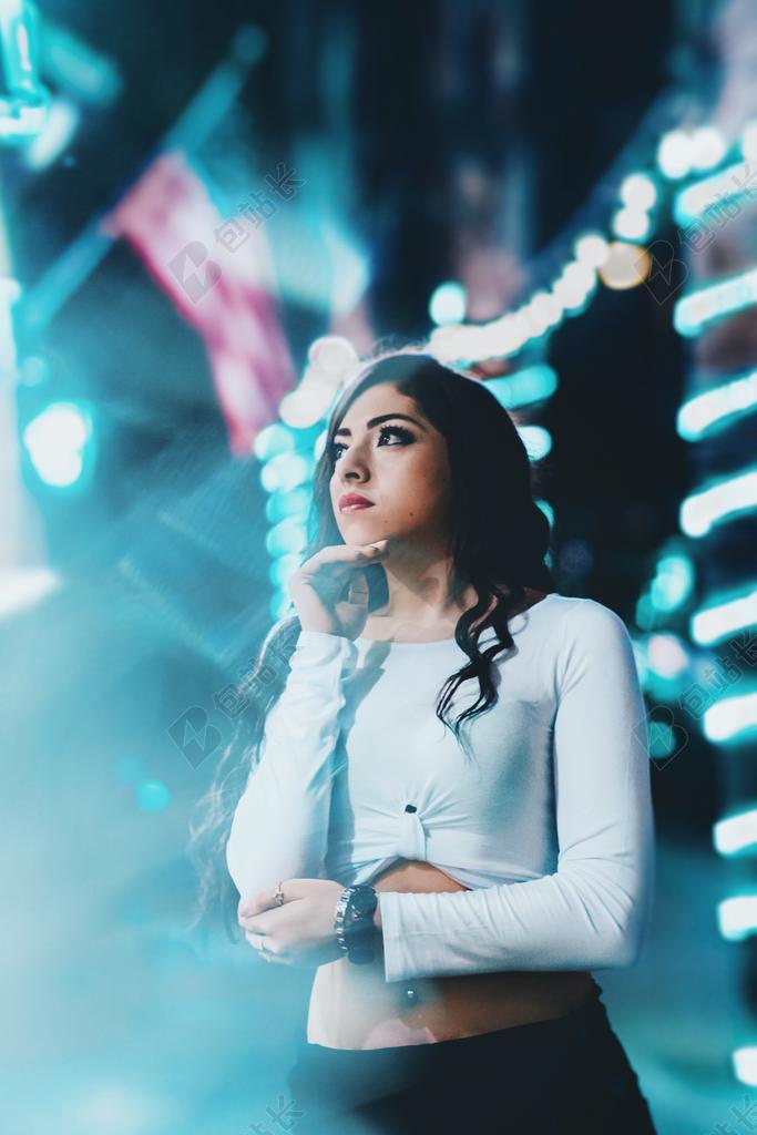 笔记本电脑 笔记本 MACBOOK APPLE 苹果   手 手势 握手 击掌 胜利 城市 都市 时尚 现代化  美女 丽人 优雅 美丽 漂亮 女孩 女人 女性 灯光 光线 激光 打火机 创意 艺术 个性 头发 毛发 毛 头部 开心 喜悦 笑话 开怀大笑  肖像 人物特写 画像 女孩 少女 姑娘 美丽 沙滩 海滩  秋天 秋日 IPHONE 苹果 苹果手机 商务