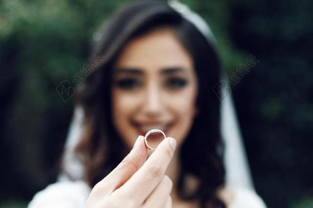 手 手势 握手 击掌 胜利 婚礼 喜庆 庆祝 节日 婚姻 爱人 恋人 情侣 爱情 恋爱 恋人 情人 情侣 浪漫  肖像 人物特写 画像 可爱的  全身像 人物 人群 风土人情 女性 女士 美丽 女人 一个女人