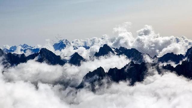 建设 队伍 协同        风景 风光 美景 田园 山水 山 山峰 顶峰 景色  地球 泥土 草地 操场  丽人 优雅 美丽 漂亮 女孩 女人 女性 天空 自然 环境 云 云朵 天空 山 山峦 山峰