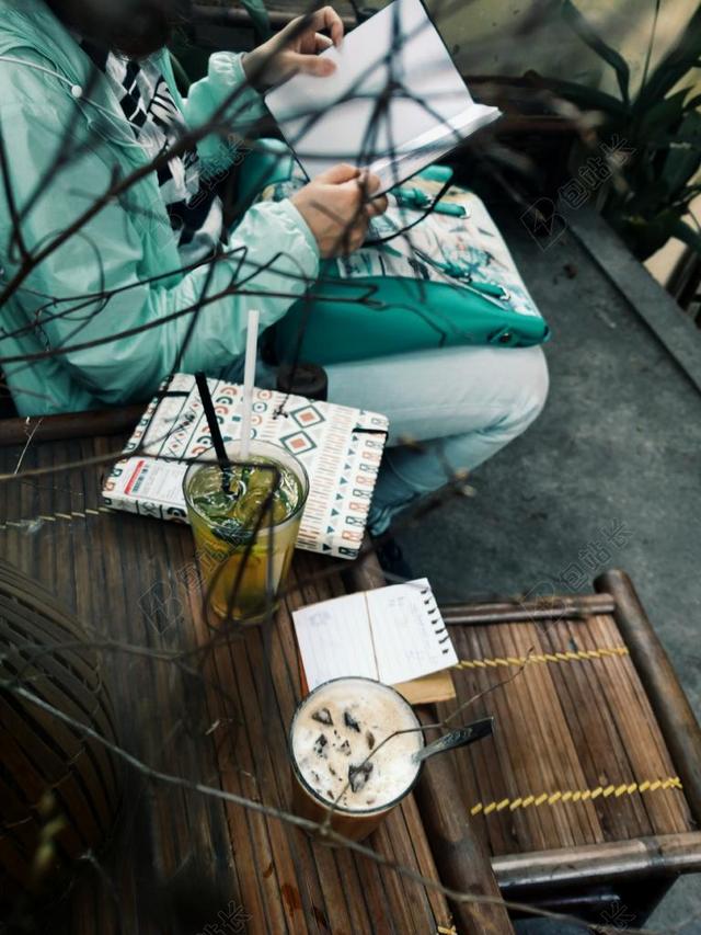 手 手势 握手 击掌 胜利  爱情 恋爱 恋人 情人 情侣 浪漫 笔记本 账簿 手抄本 写字 文章 书籍 秋天 秋日