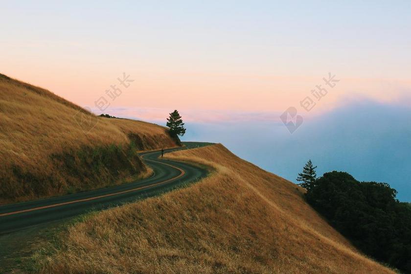 风景 风光 美景 田园 山水 道路 旅途 路途 户外 街道 公路 日落 夕阳 太阳 山 山峰 顶峰 景色 树木 丛林 森林 树 树木 树林 森林 山 山峦 山峰