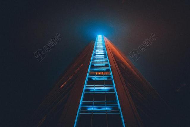 建筑 大厦 建筑物 建设  城市 都市 时尚 现代化  夜晚 晚上 黑夜 黑暗 灯光 霓虹灯 灯光 光线 激光 打火机 墙 围墙 表面 隔阂 背景 天空 建筑 结构 建筑物 建筑学