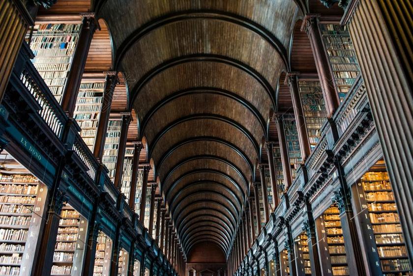 古老的图书馆背景图片