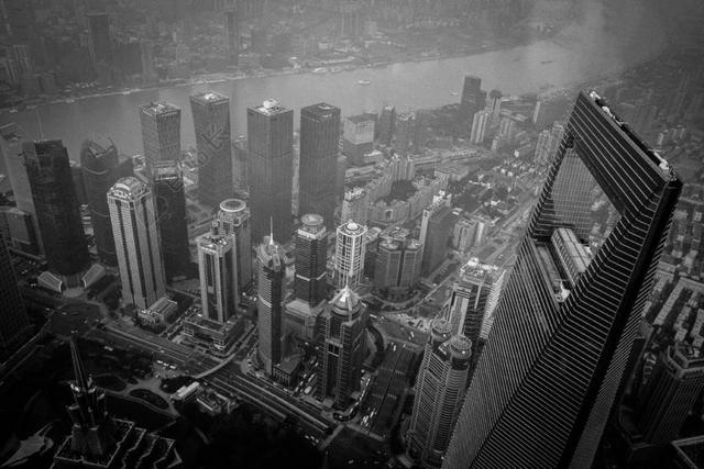 现代都市的高楼背景图片
