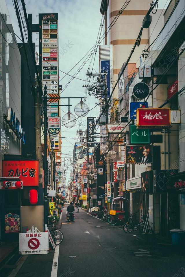 建筑 大厦 建筑物 建设 城市 都市 时尚 现代化 道路 旅途 路途 户外 街道 公路 购物 商场 流行 时尚 美丽  商场 店铺 商家 购物 自行车 骑行 山地车 冒险 日本 城市 现代生活