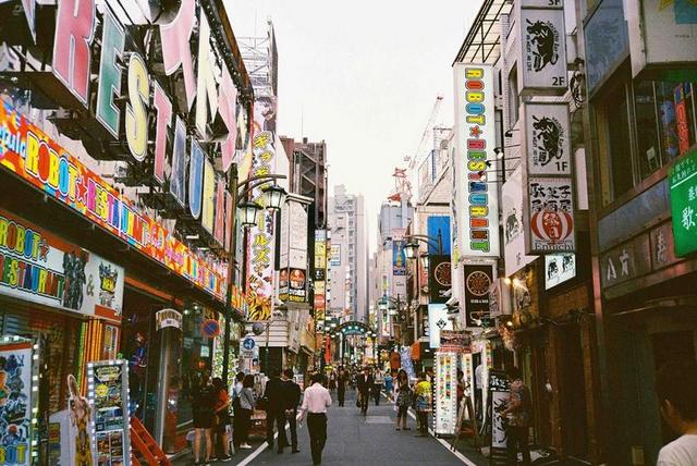 城市 都市 时尚 现代化 道路 旅途 路途 户外 街道 公路 灯光 光线 激光 打火机 旅行 旅游 行程 度假 休闲 度假 假日 天空 人物 人群 风土人情 餐厅 餐馆 美食 日本 城市 现代生活