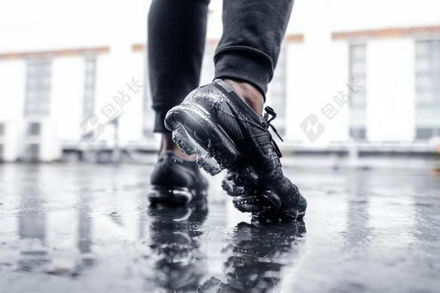 雨 下雨 忧郁 时尚 流行 个性 城市 肖像 人物特写 画像 全身像 脚 足 雨 下雨 惬意