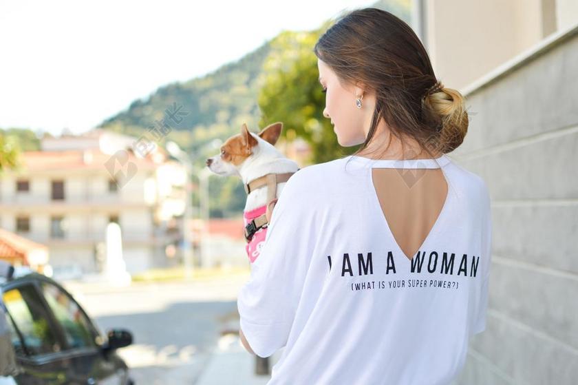 谈话 交流 对话 沟通 通话 美女 丽人 优雅 美丽 漂亮 女孩 女人 女性 时尚 流行 个性 城市  商场 流行 时尚 美丽  爱情 恋爱 恋人 情人 情侣 浪漫 商场 店铺 商家    葡萄酒 咖啡 咖啡厅 咖啡馆 女孩 少女 姑娘 美丽 写字 文章 书籍 全身像 狗 自然 环境 人物 人群 风土人情 服装 服饰 流行 女性 女士 美丽 女人 一个女人