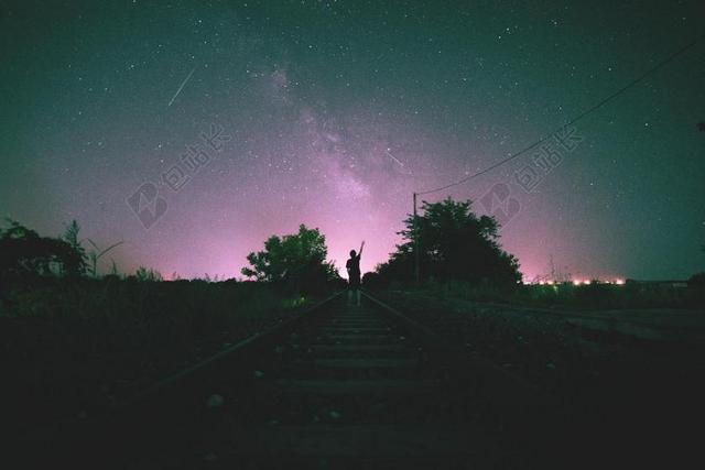 星空 太空 空间 星空 星星 闪光 明星  夜晚 晚上 黑夜 黑暗 灯光 霓虹灯  风景 风光 美景 田园 山水 雨 下雨 忧郁 美女 丽人 优雅 美丽 漂亮 女孩 女人 女性 冒险 探险 远足 度假 旅游 休闲 挑战 极限运动 老人 智者 老者 天空 夏日 夏季 热情 自然 环境 树 树木 树林 森林 男士 男性 男人