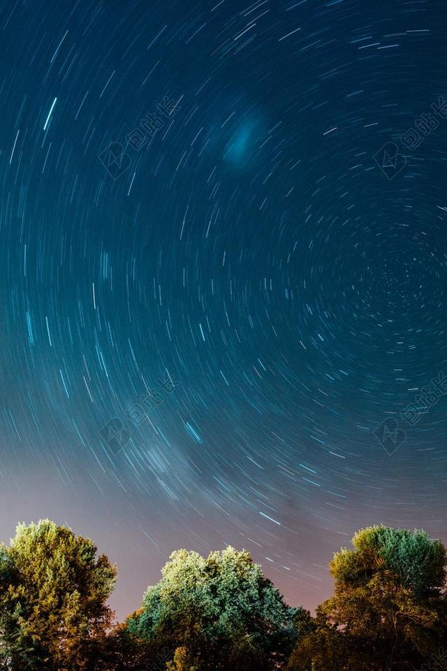 星空 星星 闪光 明星   星空 太空 空间 夜晚 晚上 黑夜 黑暗 灯光 霓虹灯 风景 风光 美景 田园 山水 地球 泥土 草地 操场 冒险 探险 远足 度假 旅游 休闲 挑战 极限  天空 树木 丛林 森林 自然 环境 树 树木 树林 森林