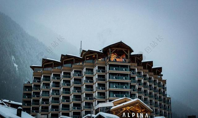 建筑 大厦 建筑物 建设 酒店 饭店 旅馆 旅店 出差 旅游  冬季 冬天 新年  树木 丛林 森林 云 云朵 天空 建筑 结构 建筑物 建筑学