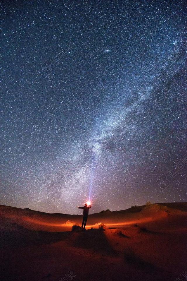 星空 星星 闪光 明星    星空 太空 空间                             风景 风光 美景 田园 山水 夜晚 晚上 黑夜 黑暗 灯光 霓虹灯 冒险 探险 远足 度假 旅游 休闲 挑战 极限运动 音乐 音乐会 演唱会 男士 男性 男人