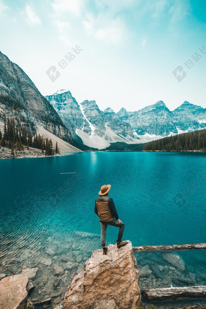 汽车 车 小汽车 轿车 跑车                风景 风光 美景 田园 山水 建筑 大厦 建筑物 建设 山 山峰 顶峰 景色  灯光 光线 激光 打火机 营销 推广 商务 市场 策划 冒险 探险 远足 度假 旅游 休闲 挑战 极限运动 旅行 旅游 行程 度假 休闲 度假 假日 爱情 恋爱 恋人 情人 情侣 浪漫 肖像 人物特写 画像 树木 丛林 森林 全身像  自然 环境 雨 下雨 惬意  活力 加拿大 城市 城市生活 现代化 人物 人群 风土人情 山 山峦 山峰