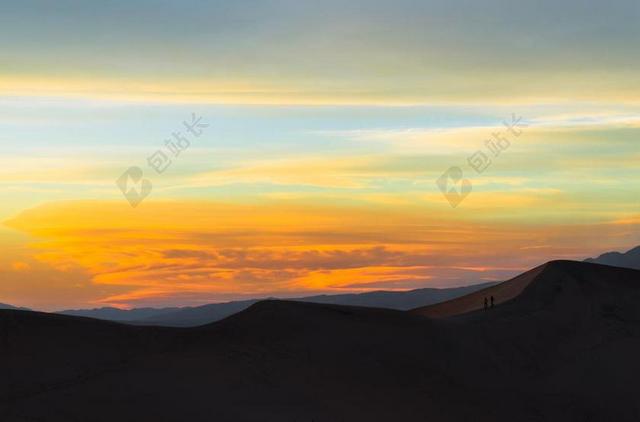 风景 风光 美景 田园 山水 日落 夕阳 太阳 山 山峰 顶峰 景色 天空  自然 环境 云 云朵 天空 人物 人群 风土人情