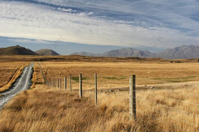 风景 风光 美景 田园 山水  农场 农田 庄园 地球 泥土 草地 操场  山 山峰 顶峰 景色 营销 推广 商务 市场 策划 旅行 旅游 行程 度假 休闲 度假 假日 自然 环境  云 云朵 天空 山 山峦 山峰