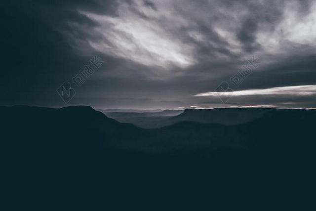 风景 风光 美景 田园 山水 山 山峰 顶峰 景色 灯光 光线 激光 打火机    丽人 优雅 美丽 漂亮 女孩 女人 女性 咖啡 咖啡厅 咖啡馆 天空 自然 环境 云 云朵 天空 人物 人群 风土人情 山 山峦 山峰