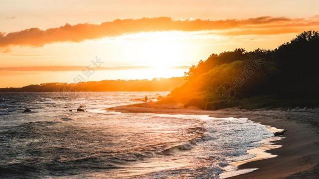 日落 夕阳 太阳 风景 风光 美景 田园 山水 地球 泥土 草地 操场 夏日 夏季 热情  沙滩 海滩  天空 树木 丛林 森林 海 海水 大海 自然 环境 云 云朵 天空 雨 下雨 惬意 树 树木 树林 森林 男士 男性 男人
