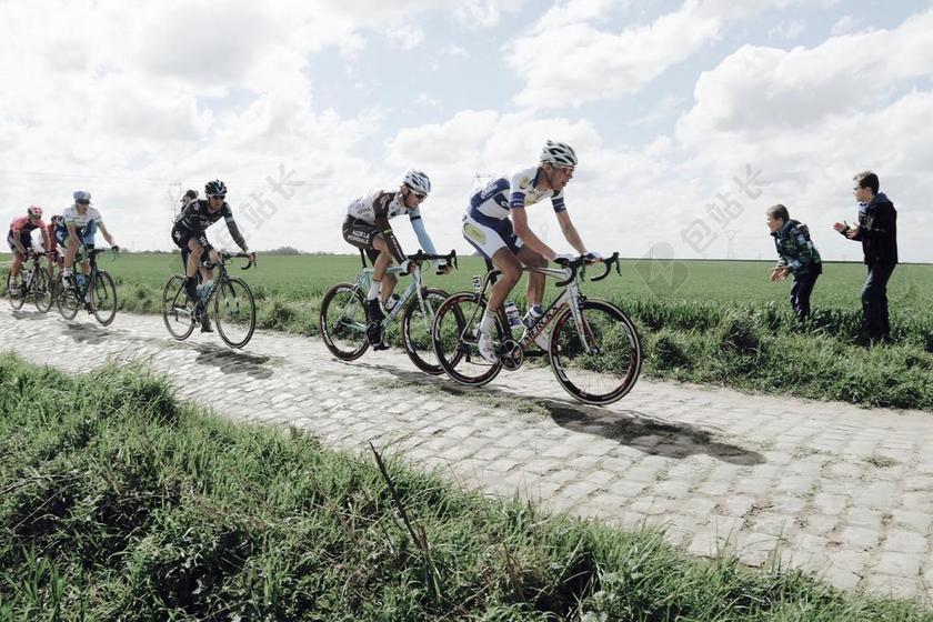 道路 旅途 路途 户外 街道 公路 自行车 骑行 山地车 冒险 草地 草坪 草丛