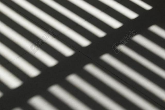 灯光 光线 激光 打火机 瑜伽 健身 形体 女性 房子 房间 住宅 伤心 悲伤 忧郁 忧伤