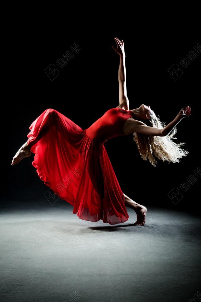 美女 丽人 优雅 美丽 漂亮 女孩 女人 女性 时尚 流行 个性 城市 头发 毛发 毛 头部 学校 学院  全身像 人物 人群 风土人情  女性 女士 美丽 女人 一个女人