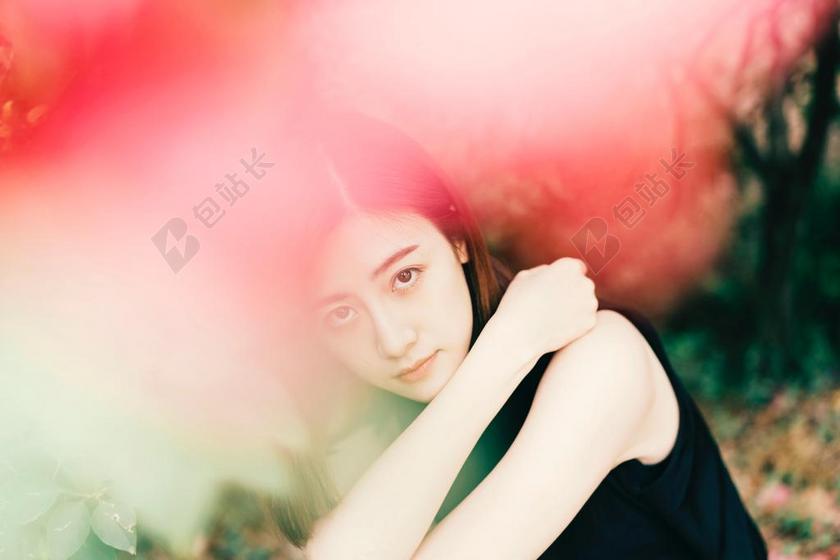 花园 园林 园艺 植物 花 肖像 人物特写 画像  女孩 少女 姑娘 美丽 树木 丛林 森林 全身像  云 云朵 天空 树 树木 树林 森林 中国 文化 东方 亚洲