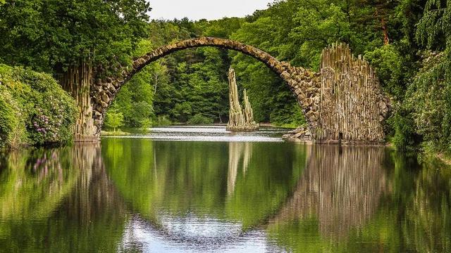 桥 浪漫 幻想 水 架构 老 历史 湖 老建筑 池塘