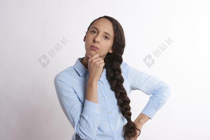 思维 年轻 女子 肖像 桌面 美丽 办公室 打乱 怀疑的