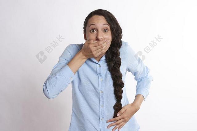 兴奋 微笑 种 招标 周到 手 手放在嘴里 口 思维 认为