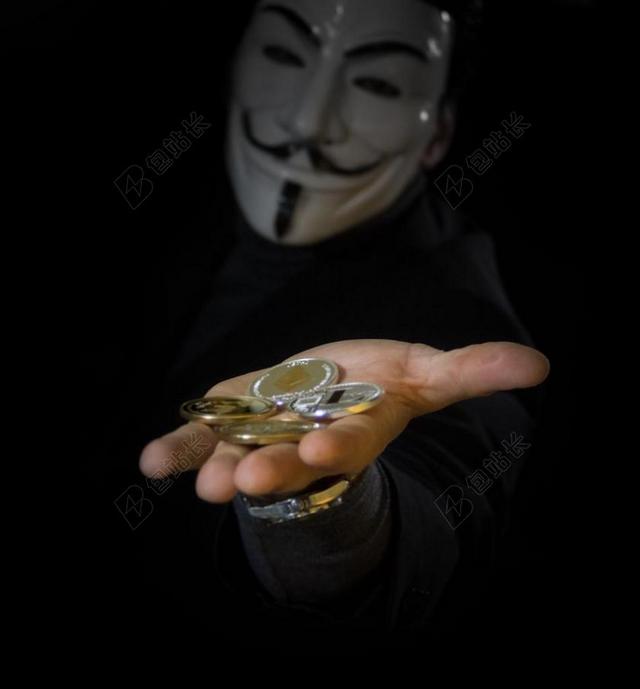 戴面具的男人和硬币背景图片