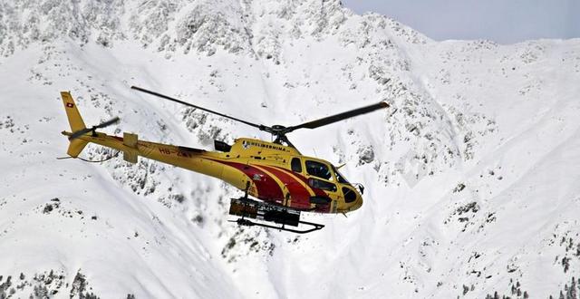 直升机 山 雪 事故救援 救援直升机 飞 帮助 空中救援