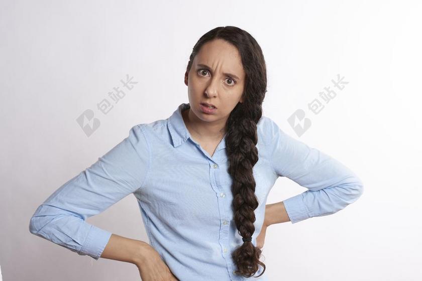 打乱 疯了 怀疑的 怀疑论者 手放在臀部 臀部 手 沮丧