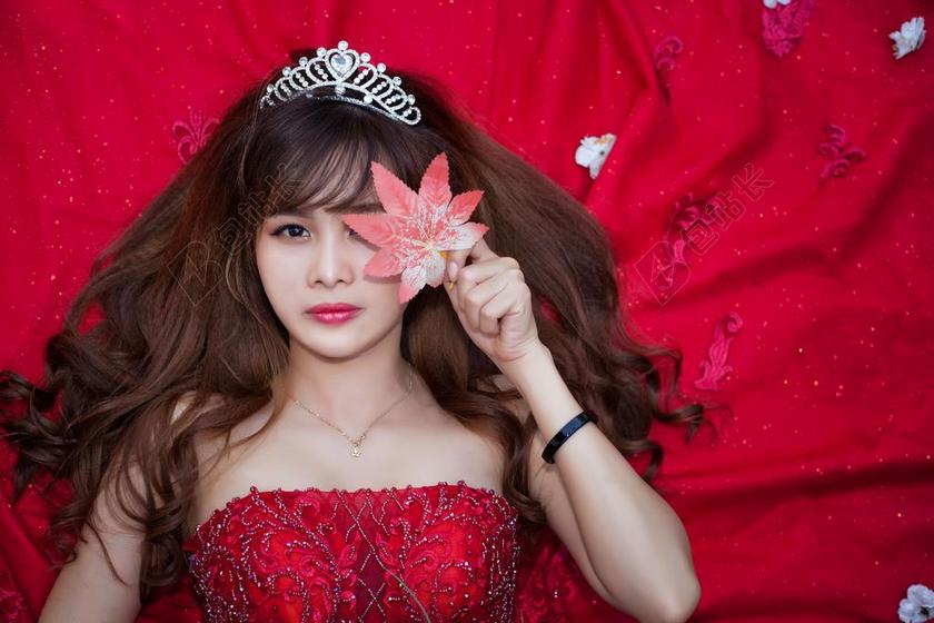 漂亮女孩 新娘 裙子 优美 花 漂亮的图片 很好 美丽的 白