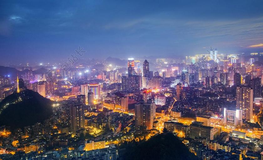 夜晚都市的灯光背景图片