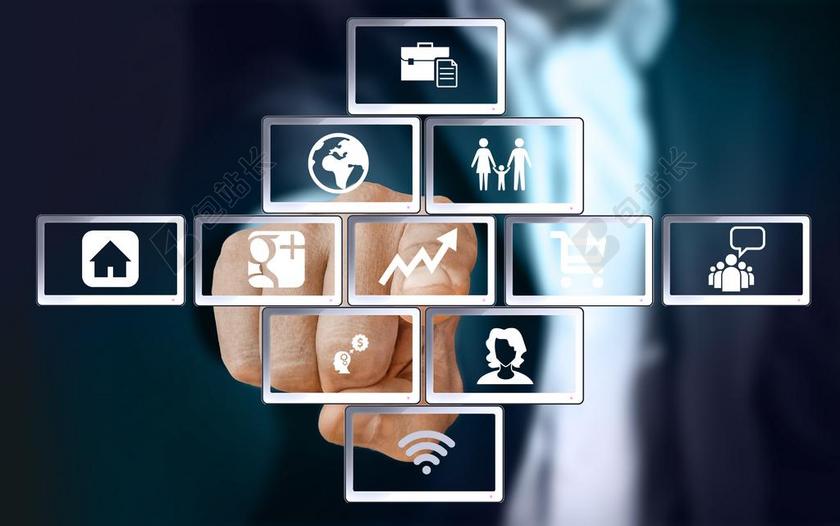 商人手指触摸屏幕点击按钮互联网商务图片