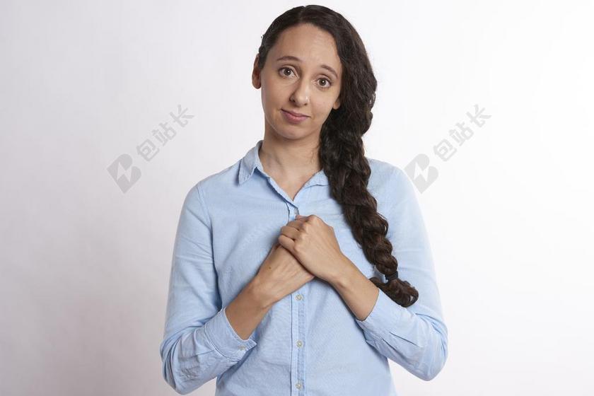 种 招标 周到 深情 手 手放在心脏 思维 认为 听力