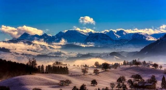 瑞士 全景图 山 景观 日出 上午 雾 霾 谷 森林 树