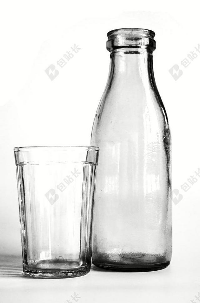 玻璃 瓶 黑色和白色 静物 酸奶 老 苏联 复古 玻璃瓶