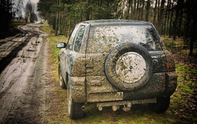老 汽车 性质 场 4 X 4 自动 关闭清道夫 越野驾驶