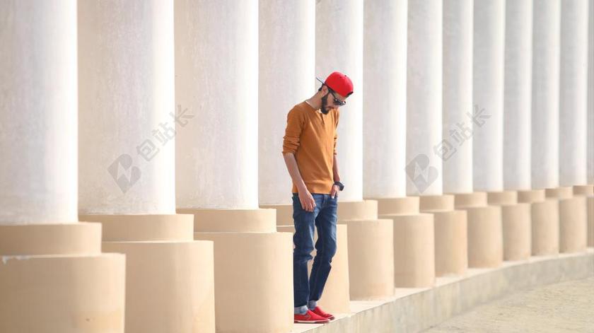 时尚的男孩 时尚 男人的时尚 模糊的背景 眼镜 亚洲男孩