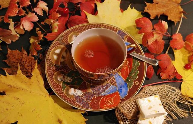 T恤 下午茶时间 茶杯 热 秋季 秋 秋天的颜色 秋天树叶