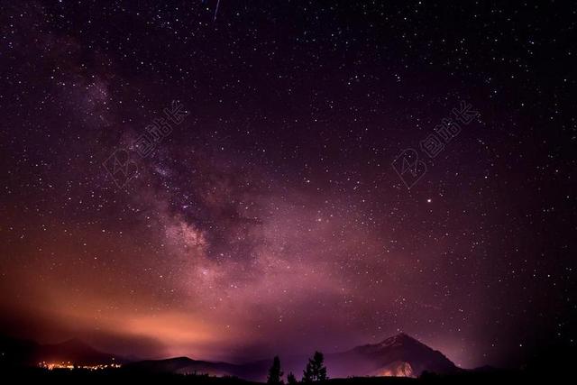 夜晚美丽的星空背景图片