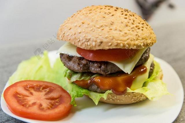食品 碎的肉 汉堡 牛肉 滚 不含麸质 乳酪汉堡 番茄